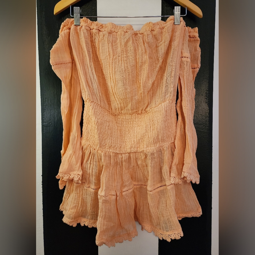 Guess. Beach. Off the shoulder dress. Size Small.